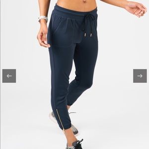 ZYIA Navy peak zipper joggers short